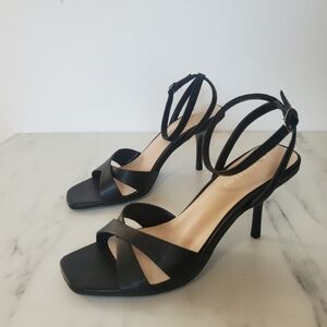 NWOT Le chateau black ankle tie heeled sandals